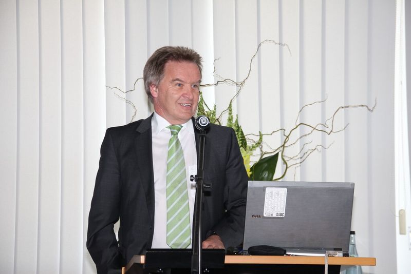 „Teamtechnik ist einer der Player in der Solarbranche und ich weiß, was wir hier in  Baden-Württemberg an diesem Unternehmen haben“, lobt der Umweltminister Baden-Württembergs, Franz Untersteller, die Leistung des innovativen Unternehmens. (Bild: Sonnenberg)
