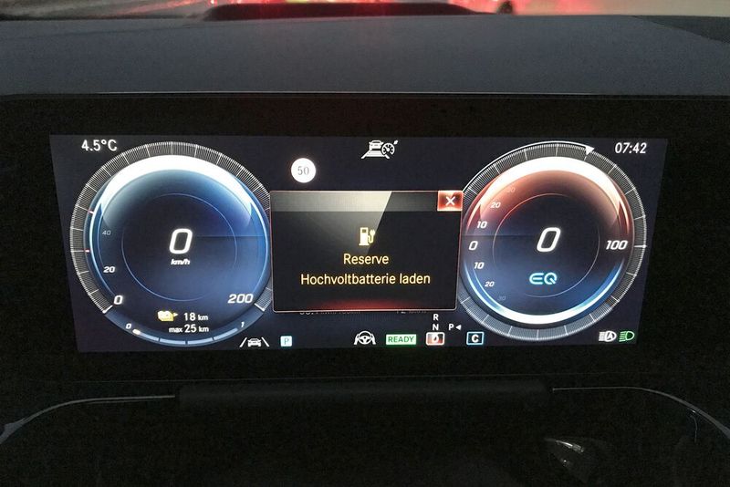Im Winter haben E-Autos einen höheren Energiebedarf – z. B. für das Heizen –, es muss daher öfter geladen werden. Im Winter haben E-Autos einen höheren Energiebedarf – z. B. für das Heizen –, es muss daher öfter geladen werden.