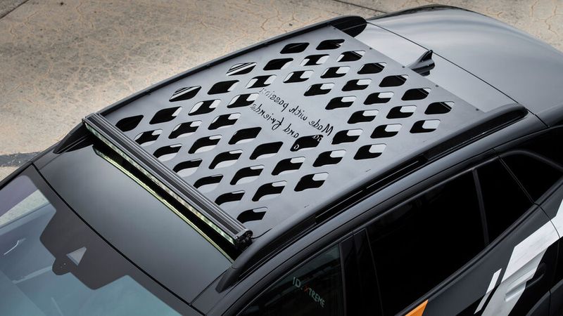 Am „Outdoor-Roof-Rack“ mitsamt der LED-Lichtleiste muss noch gearbeitet werden. (Bild: Autoren-Union Mobilität/Volkswagen)