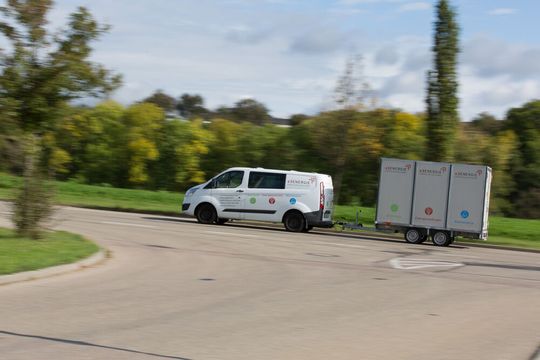 Das mobile Kühl- und Heizwasseraufbereitungs-System „HNRS“ von e3 Energieanlagen unterwegs. Das mobile Kühl- und Heizwasseraufbereitungs-System „HNRS“ von e3 Energieanlagen unterwegs.
