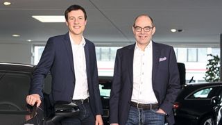 Der Mercedes-Benz-Händler Medele-Schäfer hat sein Geschäft zum Jahresstart deutlich erweitert und sich mit dem Autohaus Allgäu in Kempten sowie mit dem Servicepartner Baumann in Memmingen zusammengeschlossen. Im Bild die Geschäftsführer Peter Schäfer (l.) und Johannes Medele. (Thomas Hillenbrand)