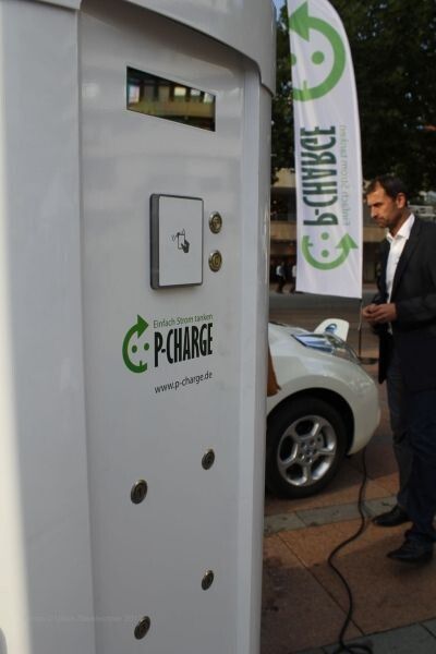 Bertha Benz Challenge 2012, 2. Tag: Ankunft der Teilnehmer auf dem Marktplatz in Pforzheim (Bild: Ulrich Steinlechner)