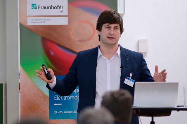 Dr. André Häusler, Gruppenleiter für Fügen von Metallen am Fraunhofer ILT, stellte das geplante Battery Launch Center NRW vor, das bereits Partner wie Kuka, LBBZ oder die RWTH Aachen University als Unterstützer gewinnen konnte. (Bild: Fraunhofer ILT)