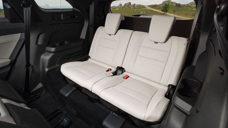 Die Sitze in Reihe drei sind klein und schwer zu erreichen. (Bild: Renault)