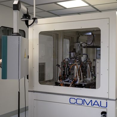 Comau hat am Firmensitz eine Trockenraumanlage errichtet und entwickelt hier Prozesse zur Zellfertigung. (Bild: )