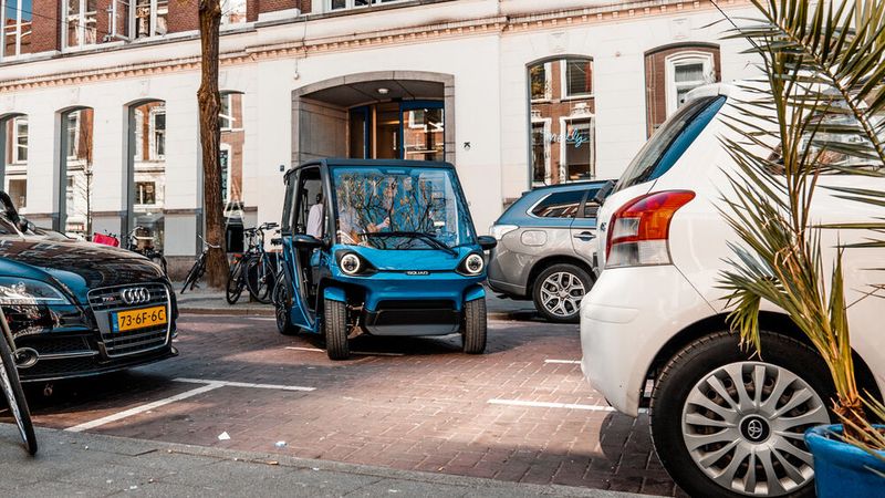 Das Solar-City-Car ist mit sechs Metern Wendekreis gut für den Einsatz in Innenstädten geeignet. (Bild: Squad)