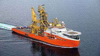 Rohrlegerschiffe sind schwimmende Pipeline-Fabriken mit bootseigener Schweißerei, die Pipelines und Kabel in der Tiefsee verlegen. (Vard/ Harald M. Valderhaug)