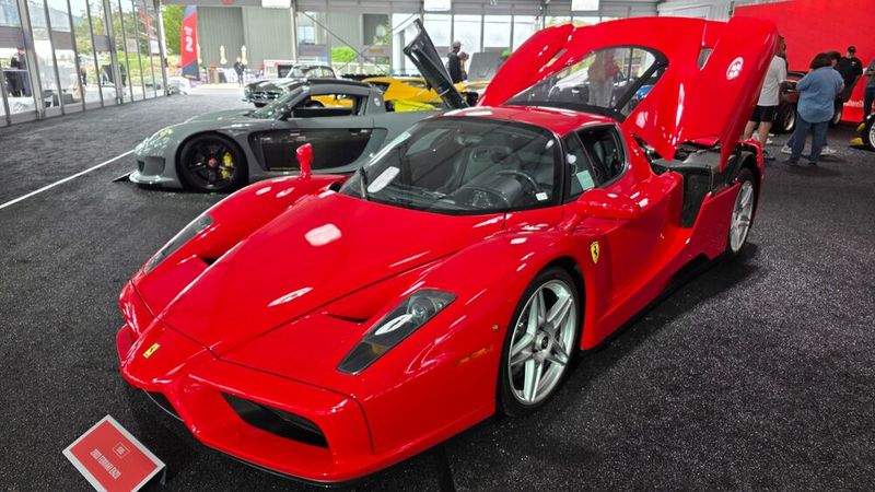 Platz 9: Dieses 2003er Ferrari Enzo Coupe erbrachte bei Mecum Auctiosn eine Summe von 12.100.000 Dollar. Das gute Stück hatte gerade einmal 595 Meilen auf dem Tacho. (Bild: Classic Analytics)