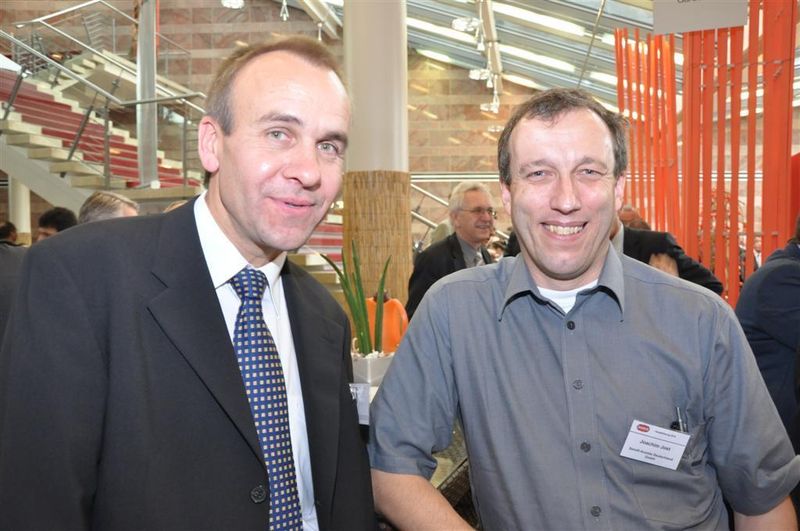 von links: Thomas Scherwietes, Leiter ERM-Planung Infracor, und Joachim Jost, Plant Engineer Pyrazolone Sanofi-Aventis (Bilder: M.Henig/PROCESS) (Archiv: Vogel Business Media)
