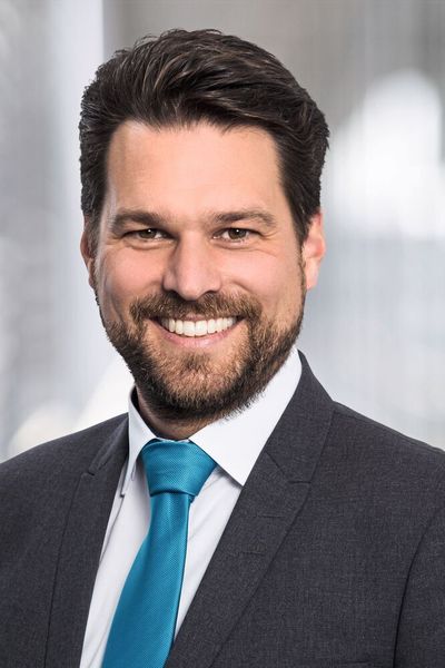 Dr. Marco Link ist Geschäftsführer der Adamos GmbH. Er war von 2013 bis 2017 in verschiedenen Verantwortungsbereichen innerhalb der Software AG in Darmstadt tätig. Zuletzt war der promovierte Wirtschaftsinformatiker als Key Account Manager maßgeblich daran beteiligt, die strategischen IoT-Partnerschaften zu etablieren. (Adamos)