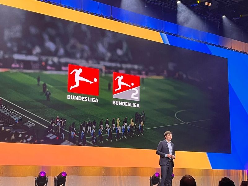 Dr. Steffen Merkel (DFL) berichtete über die Zusammenarbeit zwischen der Bundesliga und AWS. (Bild: Vogel IT-Medien)