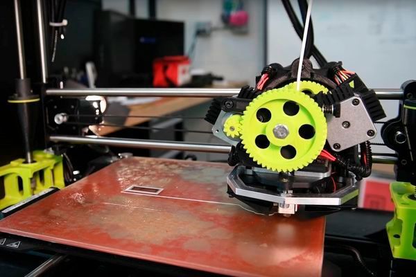 US-Armee und Marines entwickeln gemeinsam ein System, mit dem sich Drohnen auf einem 3D-Drucker bedarfsgerecht binnen 24 Stunden herstellen lassen.  (David McNally, army.mil)