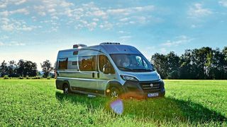 Wohnmobilurlaub liegt im Trend, doch bitte mit vollem Komfort. Eine Klimaanlage gehört für immer mehr Caravanfreunde heute dazu. (Bild: Truma)