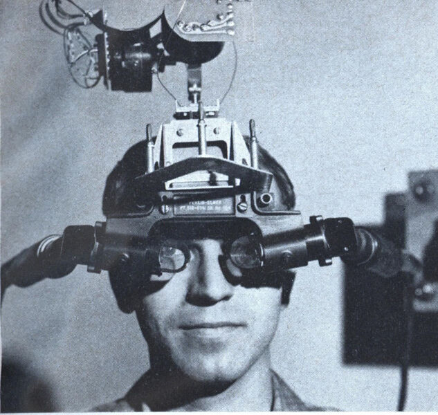 Der Beginn der VR-Brillen datiert auf das Jahr 1968. Die Brille musste wegen ihres hohen Gewichts an der Decke befestigt werden. (Arstechnica.com)