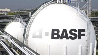 Mitarbeiter der BASF-Scryesterfabrik III konnten mit ihrem Verbesserungsvorschalg in Ausbeute um bis zu 47 Tonnen pro Jahr steigern.  (Bild: BASF)