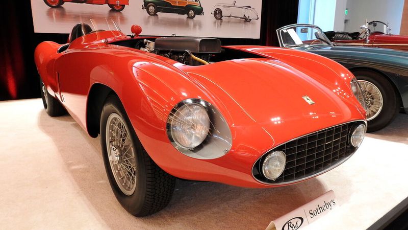 Der 1953 Ferrari 375 MM Spider landete mit 7.485.000 Dollar auf Platz 8.  (Bild: Classic Analytics)