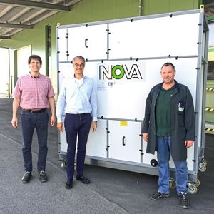 Aufgrund langjähriger Erfahrung beim Thema „Nieten statt Schweißen“ unterstützten die Heyman-Experten die Nova Apparate GmbH aktiv bei Eruieren der wirtschaftlichsten Nietlösung. Das Nova-Team freut sich über den gemeinsam realisierten Technologiesprung: „Wir haben unsere neue Gerätegeneration auf ein neues Level gebracht, welches zukunftssichernd für unser Unternehmen ist!“