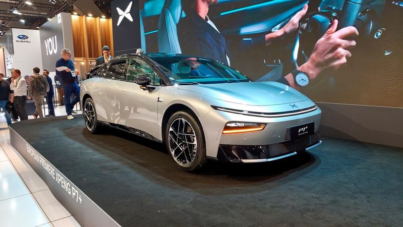 Der Xpeng P7+ bietet viel Platz für die Passagiere und kostet deutlich unter 50.000 Euro.(Bild:  Wehner - VCG)