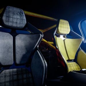 Innen gibt es spezielle Sportsitze.(Bild:  Renault)