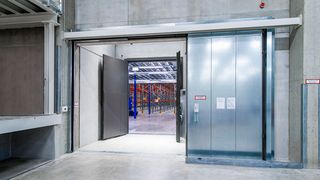 Der Betäubungsmittellogistiker Med-X-Press hat jetzt sein neues Lager in Betrieb genommen. Empfindliche Waren werden darin wohl temperiert aufbewahrt. Auch ist das Lager sicher vor unerwünschtem Zugriff. (Bild: Med-X-Press)