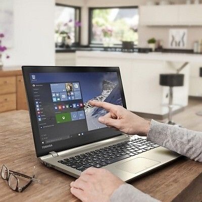Toshiba Satellite P50-C: Die Satellite P50-C-Serie bietet das Beste aus der Mulltimedia-Welt: Die 15,6 Zoll (39,6 cm) großen Notebooks sind mit brillanten Displays in HD-, Full HD-, oder Ultra HD-Auflösung erhältlich. Darüber hinaus verfügen die UHD-Modelle über die Chroma Tune™-Farbkalibrierung, die eine noch natürlichere und lebensechtere Bildwiedergabe garantiert. Für die nötige Rechenpower sorgen leistungsstarke Intel®- und AMD-Prozessoren – einschließlich Intel® Core™ i7-Prozessoren. (Bild: Toshiba/IFA)