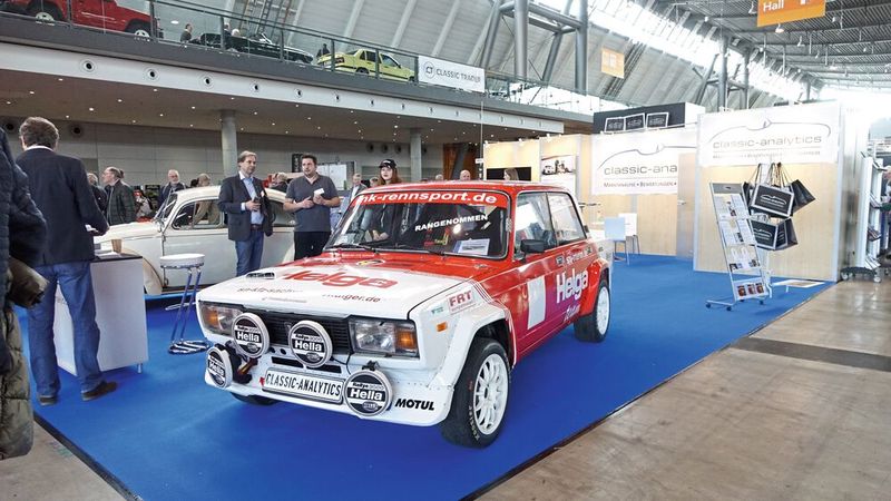 Ungewöhnlicher Eyecatcher: Ein Rallye-Lada am Stand von Oldtimer-Marktbeobachter Classic-Analytics. (Bild: Dominsky –  »kfz-betrieb«)