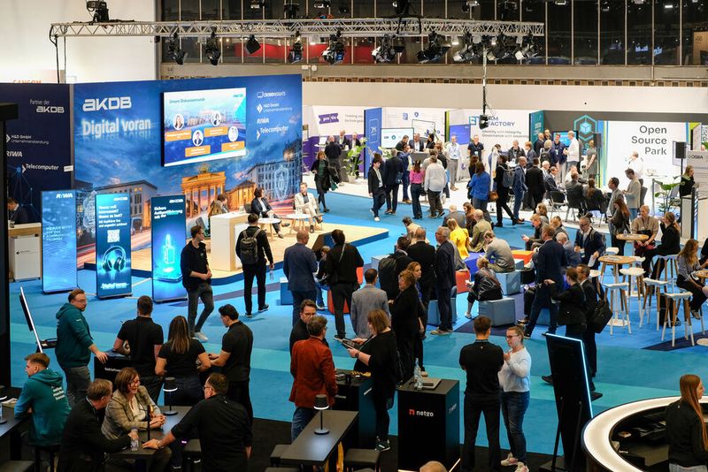 Ob auf den großen Bühnen oder direkt an den Ständen der Hersteller: Das Interesse der Besucherinnen und Besucher war riesig. (Bild: © Messe Berlin GmbH)