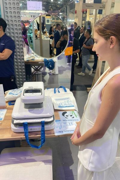 Changan hatte eine pfiffige Marketing-Idee: Wer sich eine Tasche bedrucken lassen wollte, musste erst das Instagram-Profil des Importeurs liken. (Bild: Grimm – VCG)