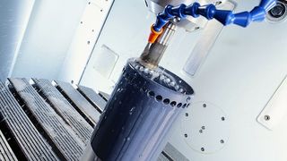 Das ultraschallunterstützte Schleifen kann durch die Überlagerung der konventionellen Schleifkinematik mit einer zusätzlichen, hochfrequent oszillierenden Wirkbewegung eine Erweiterung der bestehenden technologischen Grenzen bei der Schleifbearbeitung von sprödharten Werkstoffen wie Hochleistungs- oder Glaskeramik erreichen. Bild: Fraunhofer-IPT (Archiv: Vogel Business Media)