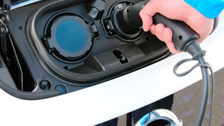 Der beste Ort für den Ladeport: die Nase des E-Autos  (Nissan)