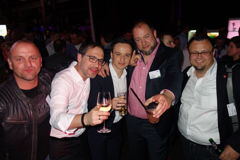 Posen können auch Männer, (v. l.) Alex Bruchhage und Marc Lechelt, ALSO, Dieter Denuel, Fujitsu, Kai Löffler, ALSO, und Markus Seifart, Fujitsu. (Bild: IT-BUSINESS)