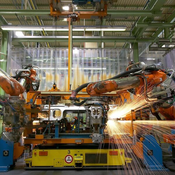 Die Roboterdichte in den Industrieländern nimmte Jahr für Jahr zu. Deutschland liegt dabei auf Rang 3. (Bild: ABB)