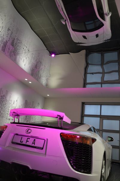 ... mit einer Effektbeleuchtung und einer verspiegelten Decke. (Foto: Mauritz)