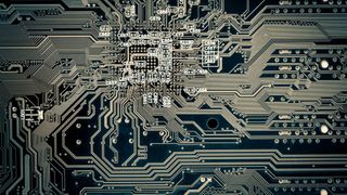 Der Anteil Deutschlands am Weltmarkt der Verbindungstechnik ist in den letzten 20 Jahren laut ZVEI auf nur noch drei Prozent gefallen. Die Elektronikfertigung hat ein ähnliches Schicksal erlitten. Dabei gelten beide als Schlüsselindustrien, wenn die EU mehr Souveränität zurück erlangen will. (Bild: frei lizenziert)