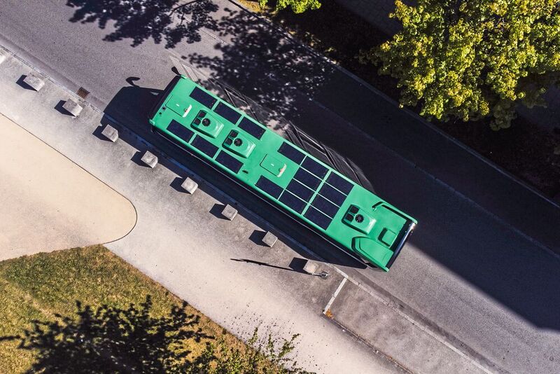 Das Solar Bus Kit eignet sich für die gängigsten Zwölf-Meter-Bustypen auf dem europäischen Markt – darunter der Mercedes-Benz Citaro und MAN Lion City.  (Bild: Sono Motors GmbH/Martin Meiners)