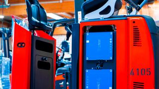 Ein P50 von Lindig mit kabellosem Ladesystem mit 6 kW Leistung. (Wiferion)