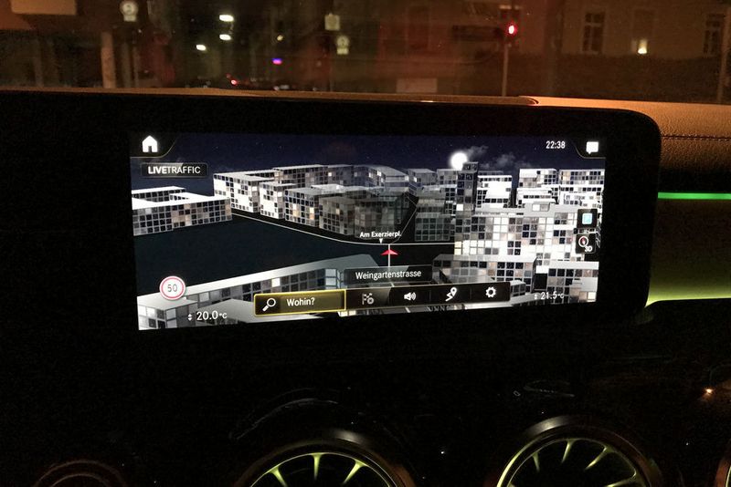 Ohne Navigationsziel bekommt der Fahrer zumindest in Städten ein 3D-Modell zu sehen, wenn auch kein ganz originalgetreues. (Seyerlein/»kfz-betrieb«)