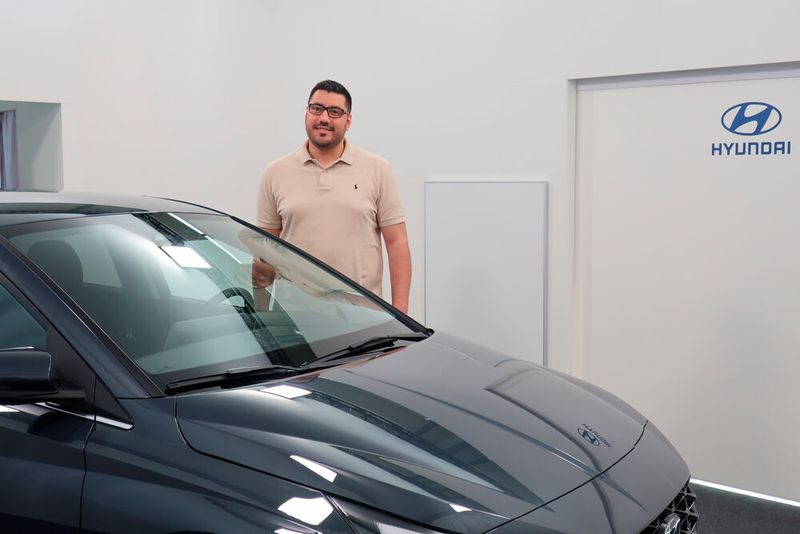 Younes Chtaiti ist Projektleiter des Online-Showrooms. (Bild: Viktoria Hahn / »kfz-betrieb«)