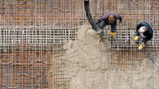 Vor allem im Bauhauptgewerbe setzte der Indikator seine Talfahrt fort.  (Bild: kiono - stock.adobe.com)