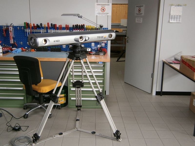 Der T-Scan 3 benötigt noch diese Tracking-Kamera. Sie erkennt die Raumlage des Scanners über seine Infrarotquellen. (Königsreuther) (Archiv: Vogel Business Media)