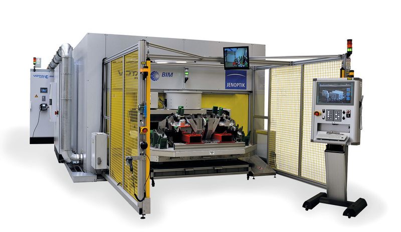 Beeindruckende Einsichten in eine Jenoptik-Votan-BIM-Anlage für die Bearbeitung von Automobilteilen aus Kunststoff. (Bild: Jenoptik)