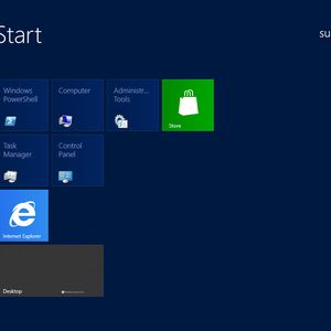 Nach der Installation startet Windows Server 2012 im bekannten Startbildschirm, wie Windows 8 und die anderen Editionen von Windows Server 2012. Hierüber starten Administratoren den Store, die Verwaltungsprogramme, den Taskmanager oder eine PowerShell-Sitzung.