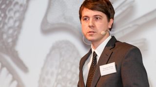 Thomas Klimek, vom Alfred-Wegener-Institut, brachte dem Publikum die Leichtbau-Vorbilder aus der Natur näher. (Foto: Automobil Industrie/ Stefan Bausewein)