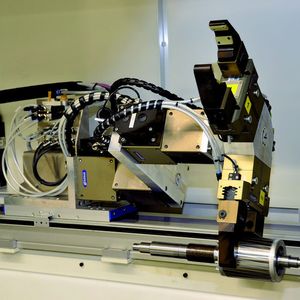 Bild 2: Eine Sideboard-Variante des Laders sorgt für die schnelle Be- und Entladung von symmetrisch und asymmetrisch gespannten Werkstücken.  Bild: Mikromat