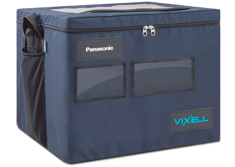 Diese Box heißt Vixell und stammt von Panasonic, wie man lesen kann. Sie soll jetzt im Rahmen eines Pfandsystems für internationale Transporte von empfindlichen Arzneimitteln die Kühlkette kontrolliert aufrechterhalten. Das sei nachhaltiger und günstiger als andere Möglichkeiten.