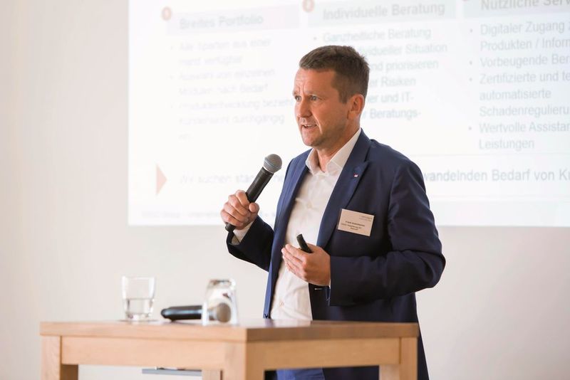 Frank Auernheimer, Regionalleiter der ERGO, möchte die von ihm betreuten 110 Versicherungsvermittler nun zur lokalen Marke machen.  (marcapo GmbH)