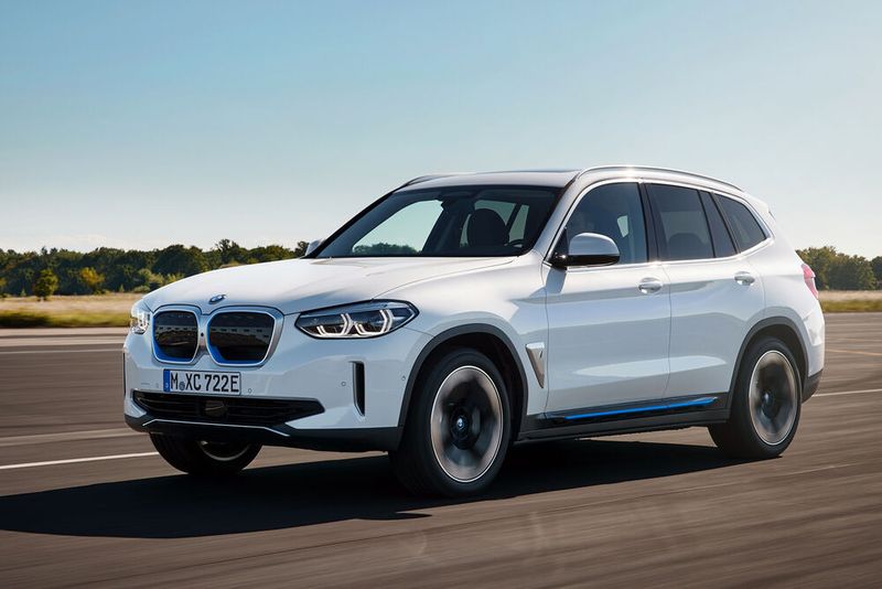 Damit soll der heckgetriebene 2,2-Tonner 100 km/h nach 6,8 Sekunden sowie maximal 180 km/h erreichen.  (Bild: BMW)