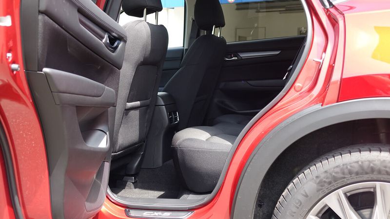 Im Fond bietet der CX-5 auch erwachsenen Fahrgästen ausreichend Platz. (Bild: Schreiner/»kfz-betrieb«)