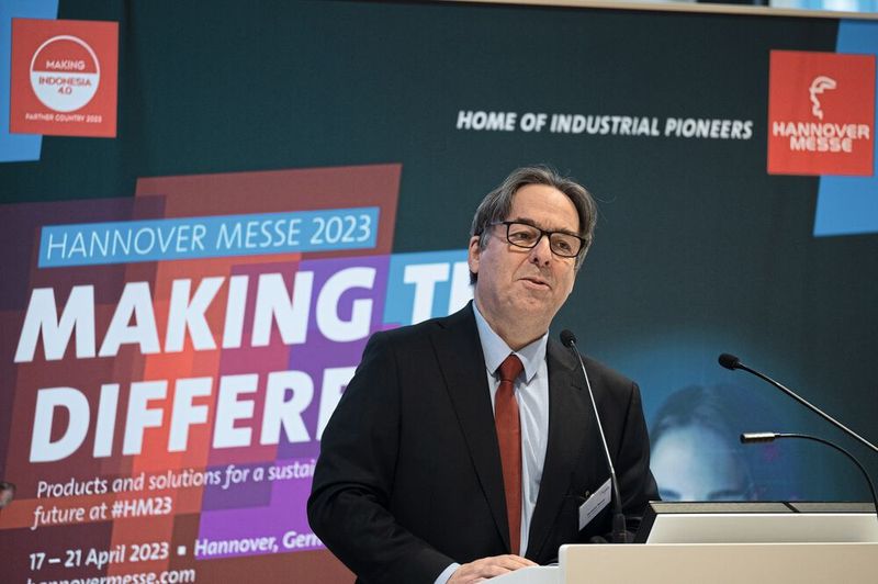 „Antriebs- und Fluidtechnik-Komponenten sind die zentralen Bausteine der Maschinen für Kraft und Bewegung, aber auch Datenquelle für digitale Mehrwertdienste und entscheidend für die Performance der Kundenprodukte – das zeigen wir auf der Hannover Messe“, betont Hartmut Rauen, stellvertretender VDMA-Hauptgeschäftsführer und verantwortlich für die Antriebstechnik und Fluidtechnik im VDMA.  (Bild: VDMA/Deutsche Messe AG)