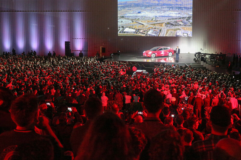 Die Vorstellung machte Tesla-Chef Elon Musk wie gewohnt zur großen Show. (Foto: Tesla)